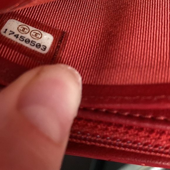 CHANEL red quilted lambskin continental wallet - Picture 9 of 11